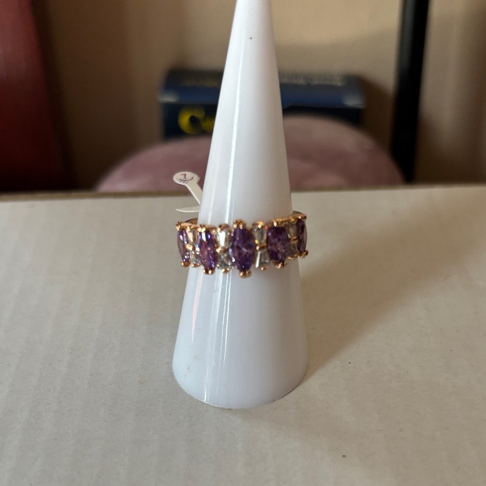 Elegant Gold and Purple Women's Ring